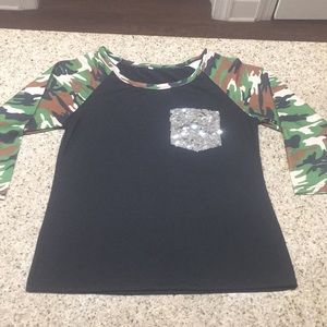 NWOT Black & Camo 3/4 sleeve top